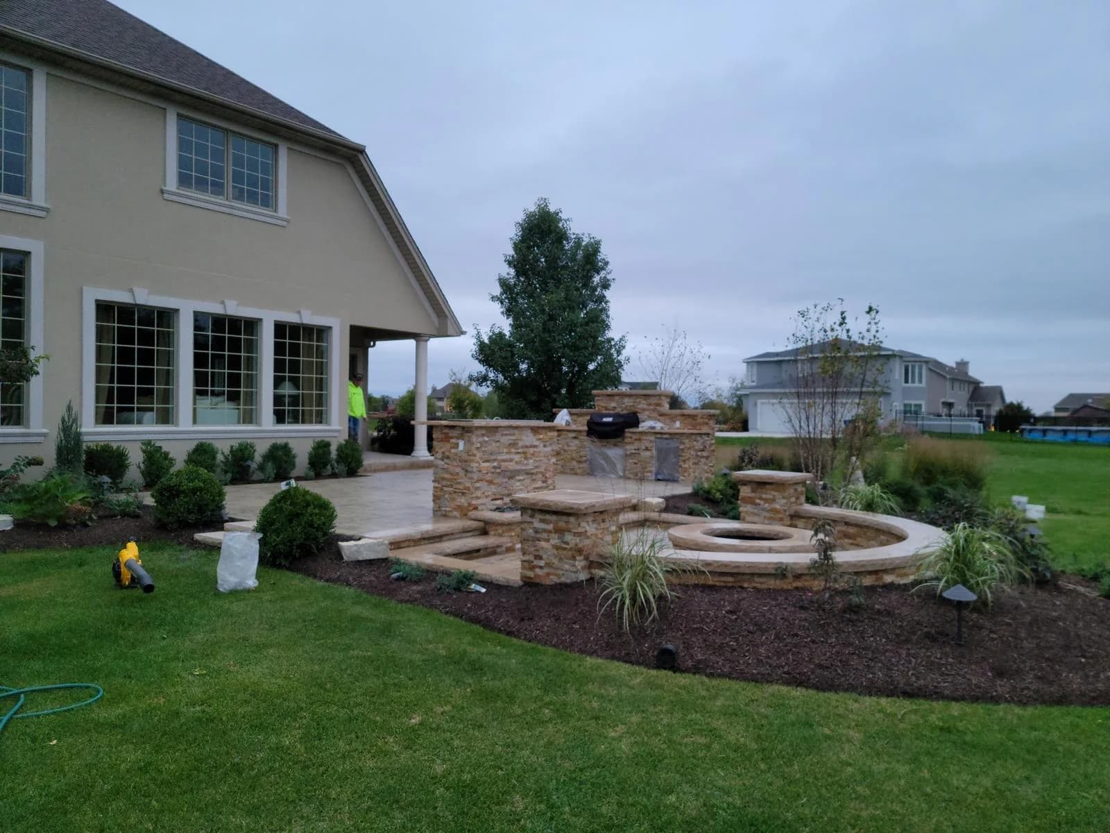 Maintained outdoor patio landscape