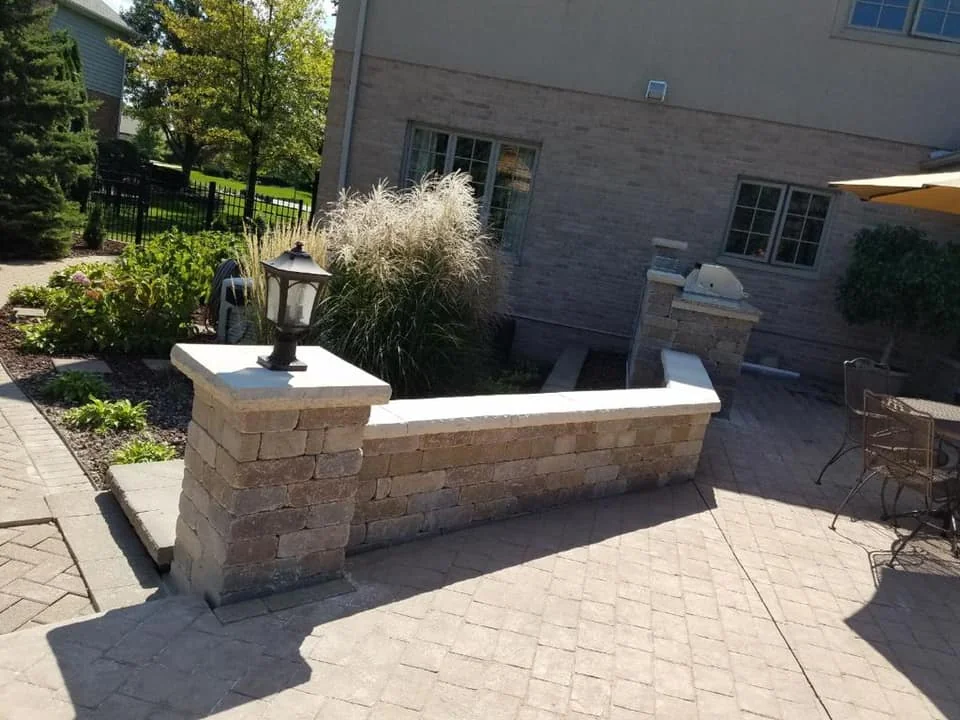 Stone retaining wall installation